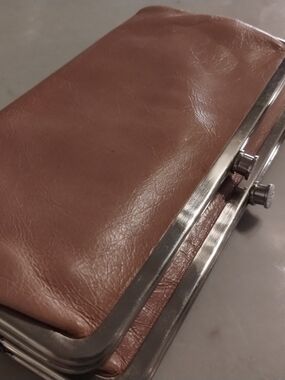 HOBO Brand Tan Leather Kiss-Lock Wallet Clutch